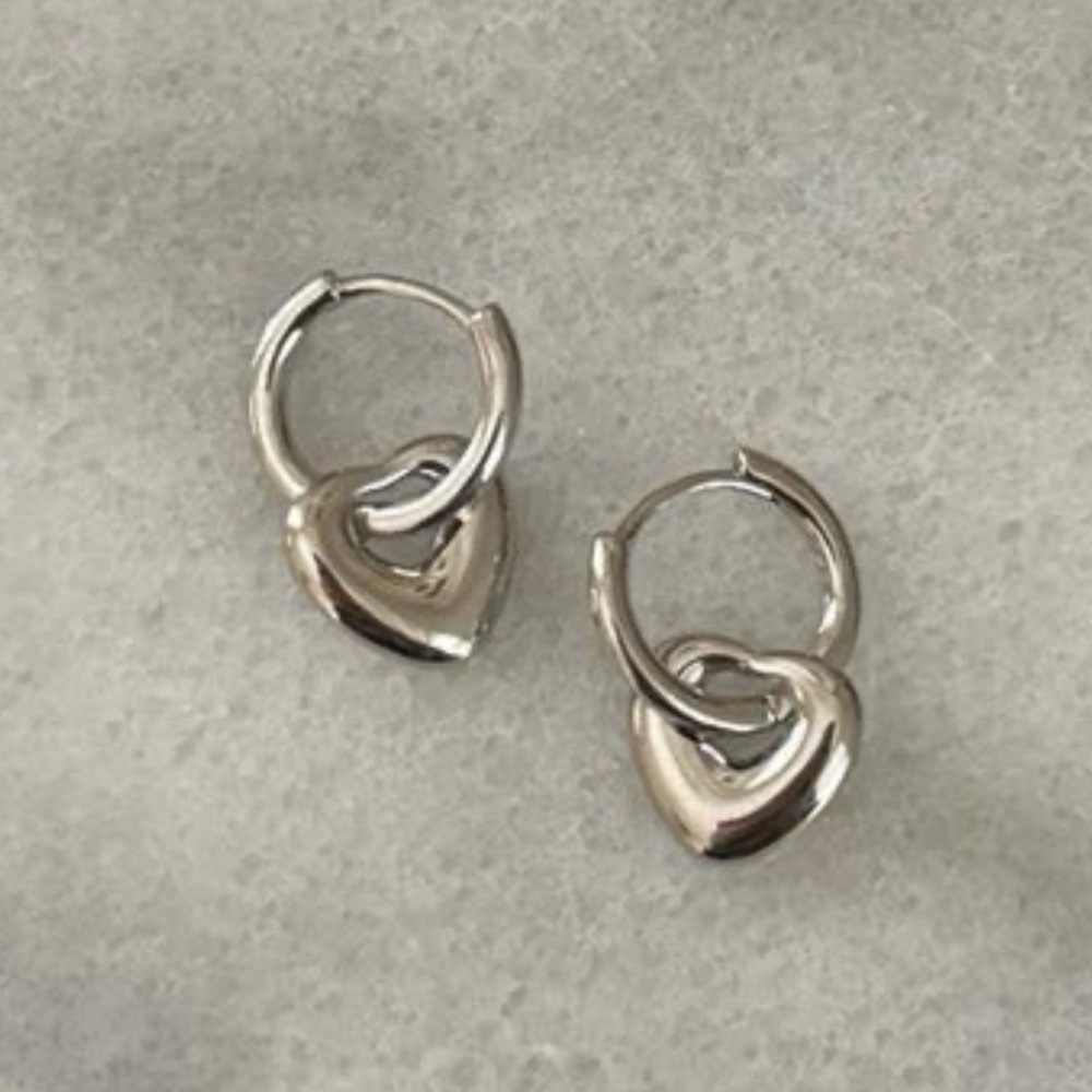 Sterling Silver Bubble Heart Charm Dangle Huggie Hoop Earrings
Brand New - Picture 5 of 5
